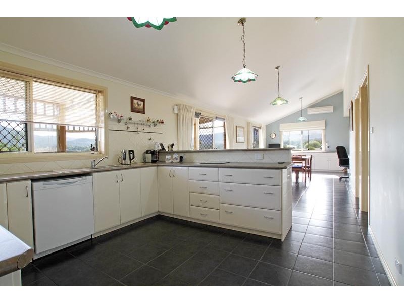 8 Stephens Road, Healesville VIC 3777