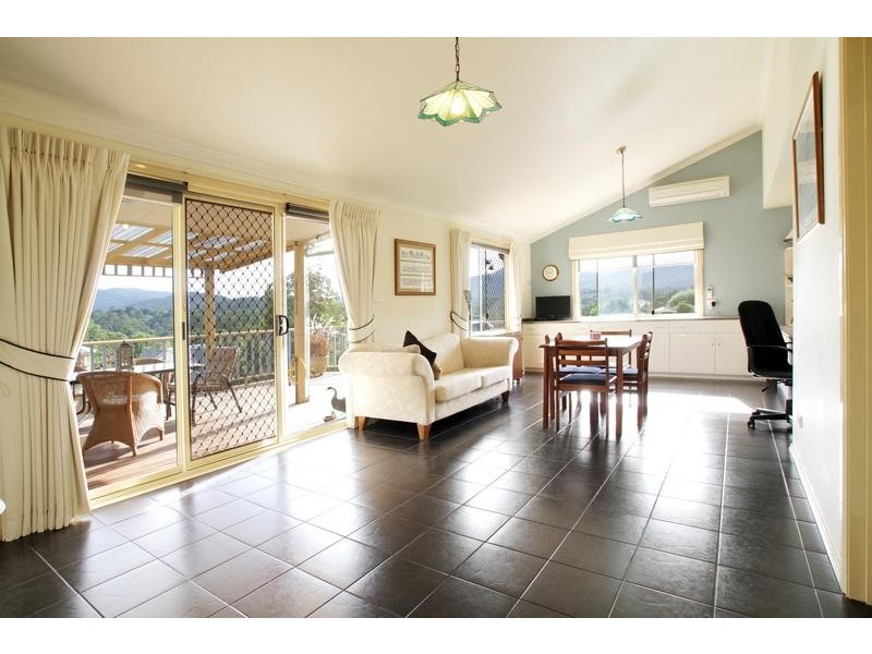 8 Stephens Road, Healesville VIC 3777