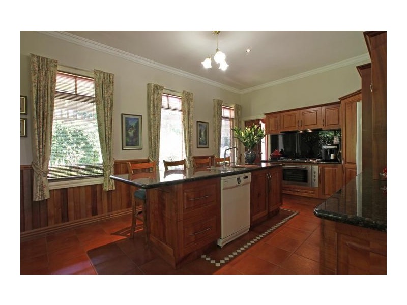 10-12 Eleva Road, Healesville VIC 3777