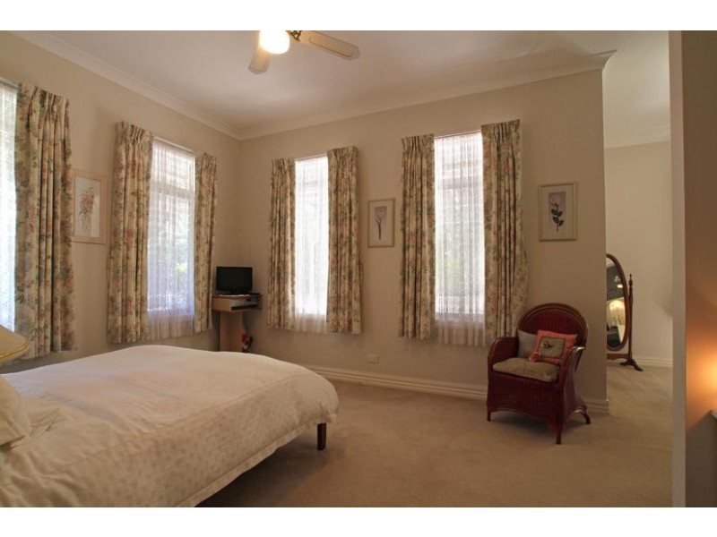 10-12 Eleva Road, Healesville VIC 3777