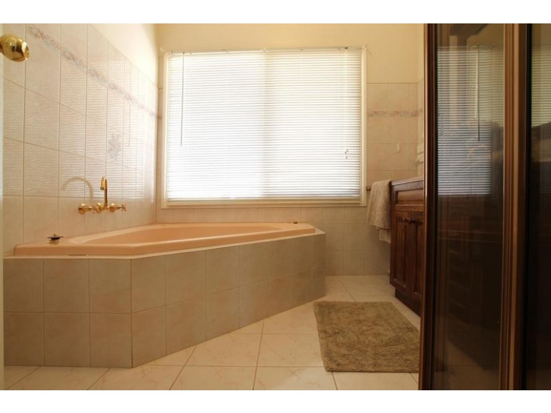 10-12 Eleva Road, Healesville VIC 3777