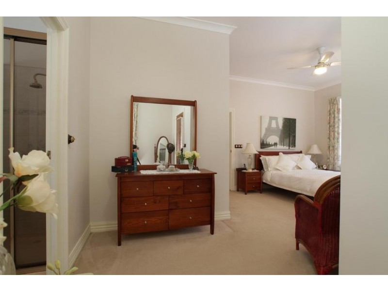 10-12 Eleva Road, Healesville VIC 3777