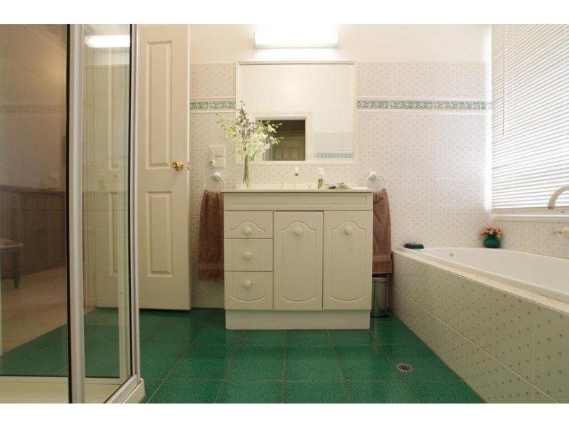 10-12 Eleva Road, Healesville VIC 3777