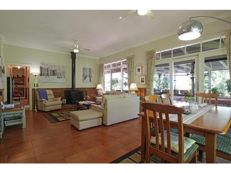 10-12 Eleva Road, Healesville VIC 3777