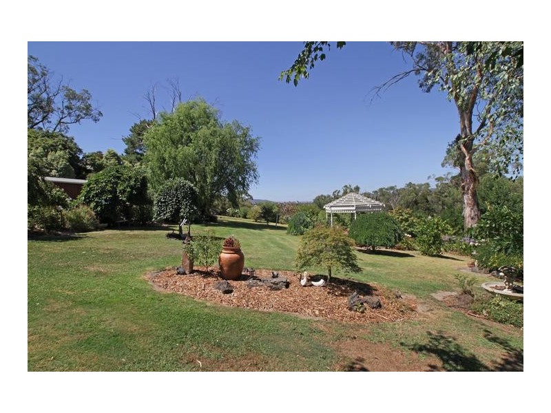 10-12 Eleva Road, Healesville VIC 3777