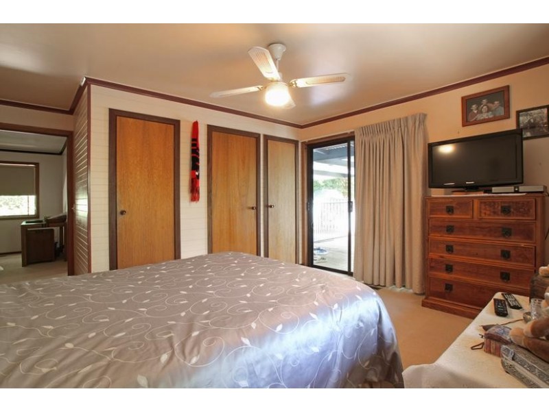 12 Swiss Chalet Road, Badger Creek VIC 3777