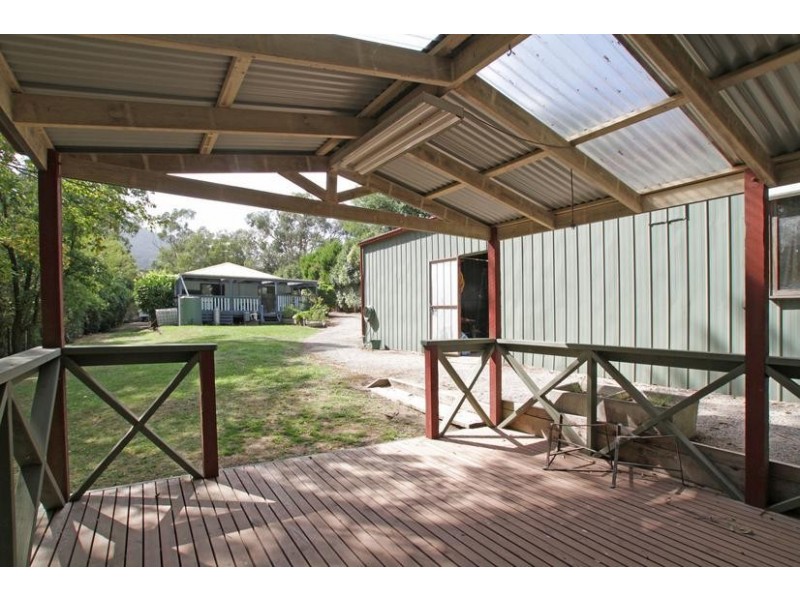 12 Swiss Chalet Road, Badger Creek VIC 3777