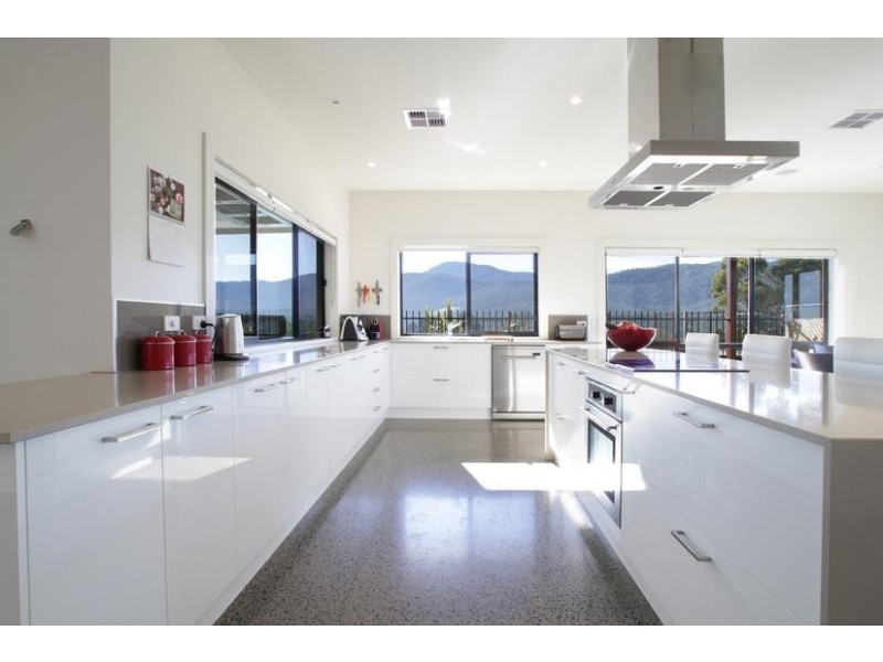 52 Ainsworth Avenue, Chum Creek VIC 3777