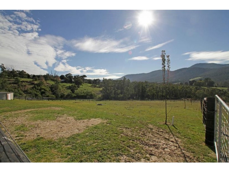 52 Ainsworth Avenue, Chum Creek VIC 3777