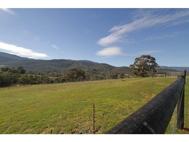 52 Ainsworth Avenue, Chum Creek VIC 3777