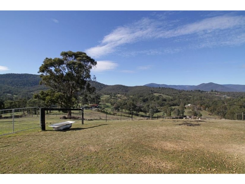 52 Ainsworth Avenue, Chum Creek VIC 3777