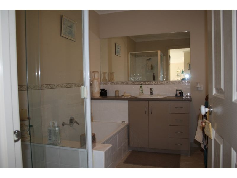 2/15 Stephens Road, Healesville VIC 3777