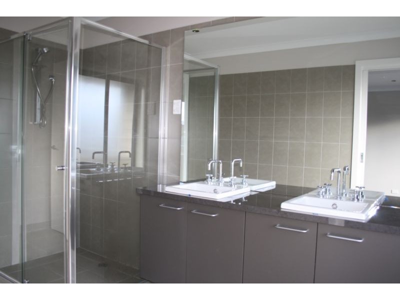 15 Dobbyn Road, Croydon VIC 3136