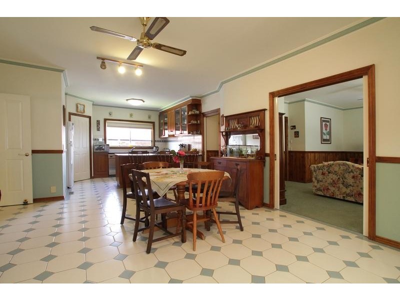 77 Thomas Road, Healesville VIC 3777