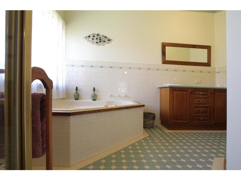 77 Thomas Road, Healesville VIC 3777