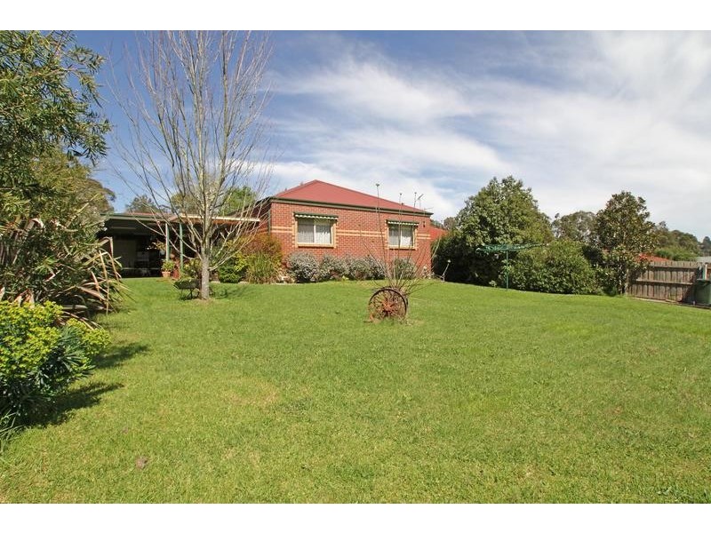 77 Thomas Road, Healesville VIC 3777