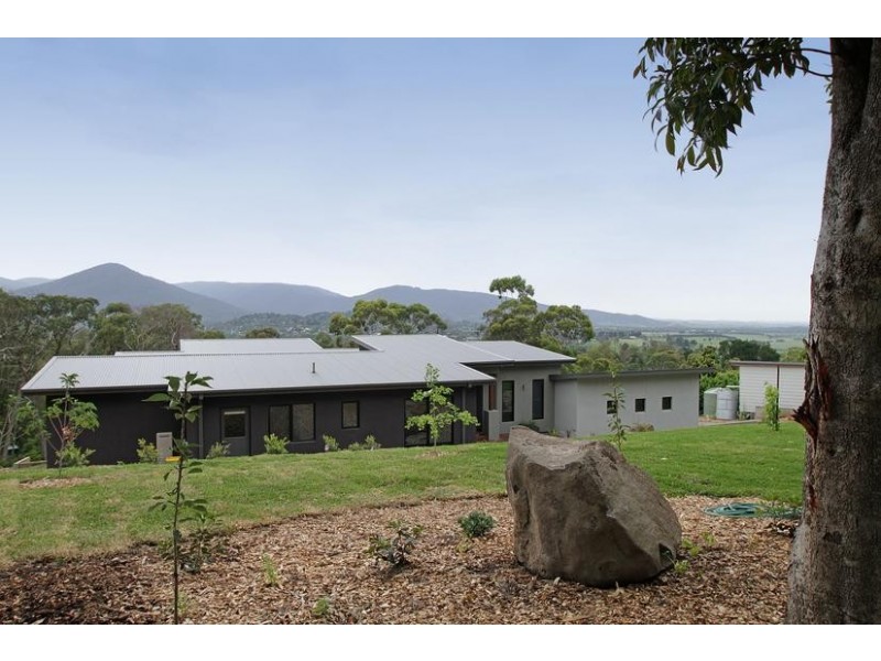 20 Hillcrest Grove, Healesville VIC 3777