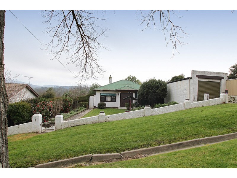 11 Blannin Street, Healesville VIC 3777