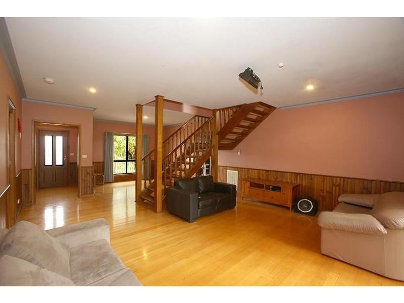 25 Farnham Road, Healesville VIC 3777