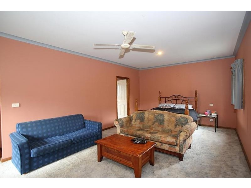 25 Farnham Road, Healesville VIC 3777