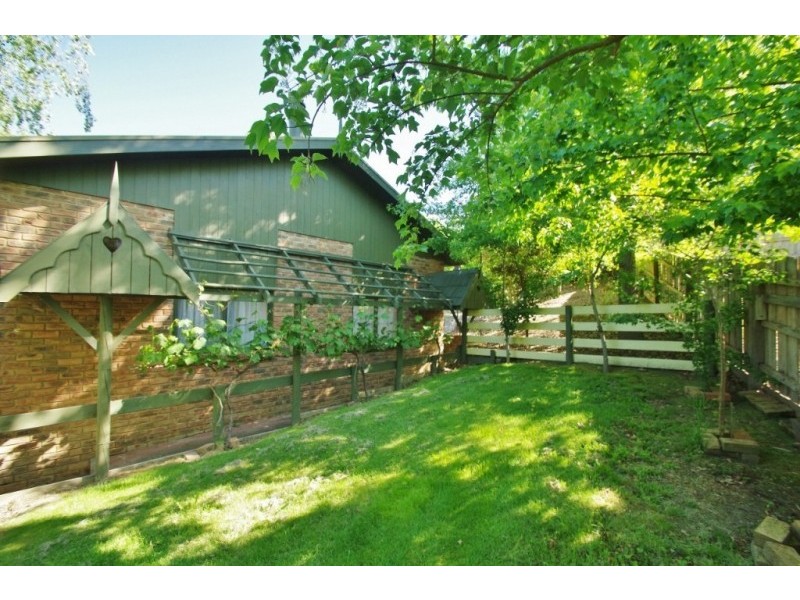 20 Robin Parade, Healesville VIC 3777