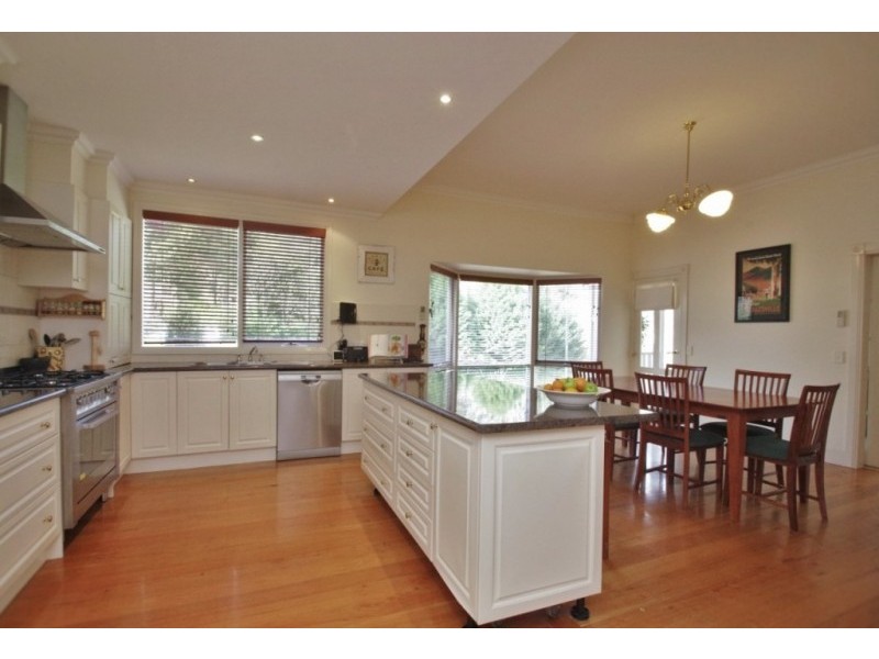 2 Silverleaf Place, Healesville VIC 3777