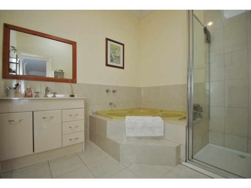 2 Silverleaf Place, Healesville VIC 3777
