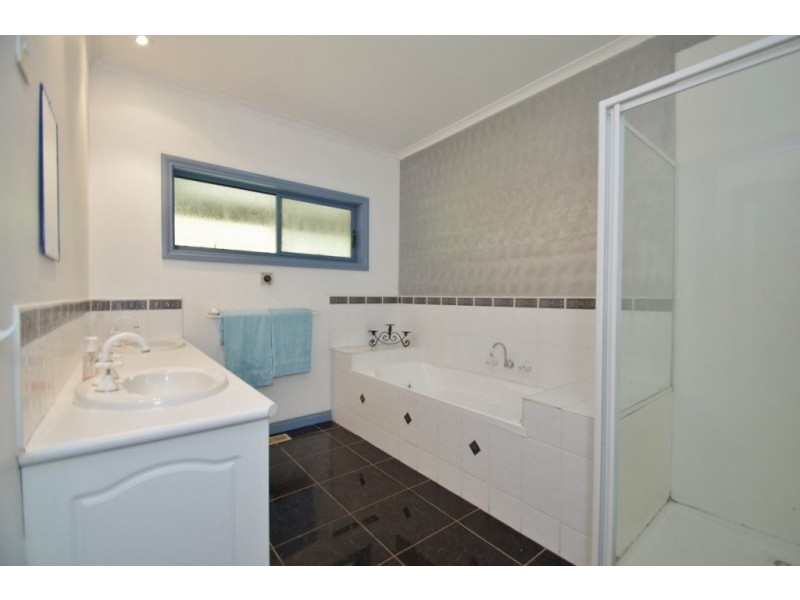 105 Wallace Parade, Healesville VIC 3777