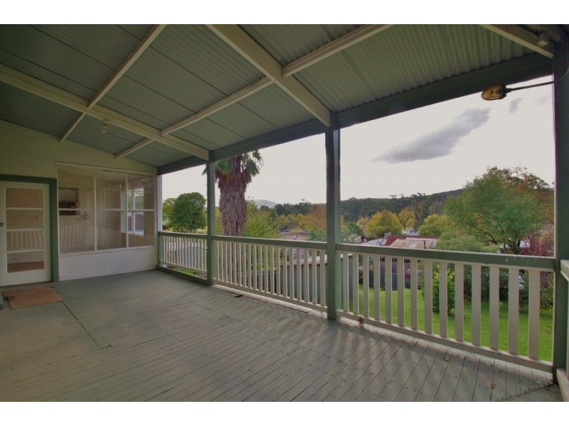 17 Symons Street, Healesville VIC 3777