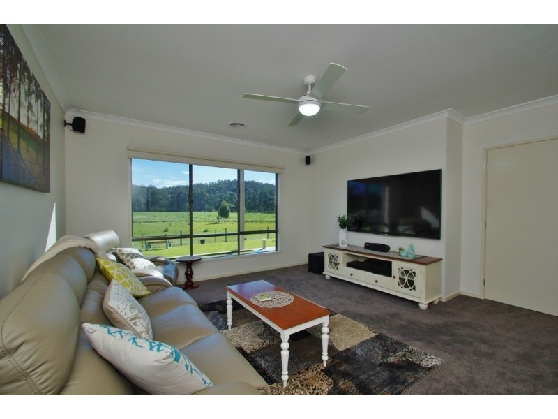 27 Holland Street, Healesville VIC 3777