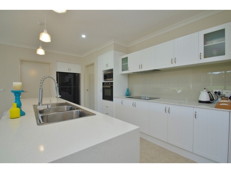 27 Holland Street, Healesville VIC 3777