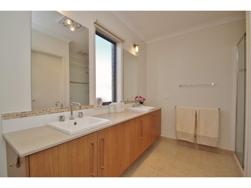 27 Holland Street, Healesville VIC 3777