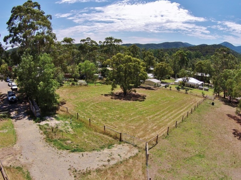 11 Clifford Grove, Healesville VIC 3777