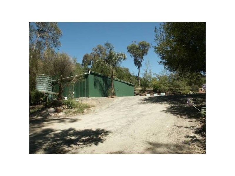 170 Braeside Drive, Launching Place VIC 3139