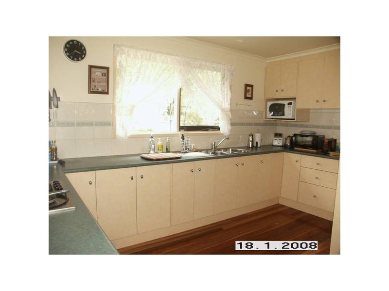 10 Birdwood Ave, Healesville VIC 3777