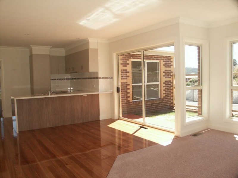 12/83-87 Maroondah Hwy, Healesville VIC 3777