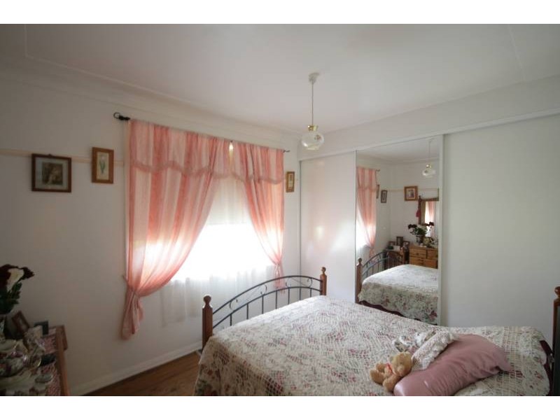 20 Lindsay Street, Unanderra NSW 2526