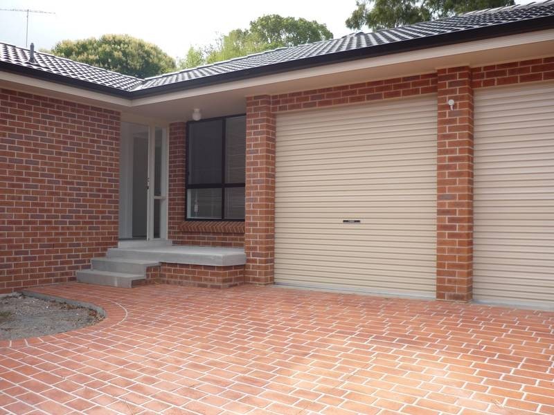 8a Mianga Crescent, Unanderra NSW 2526