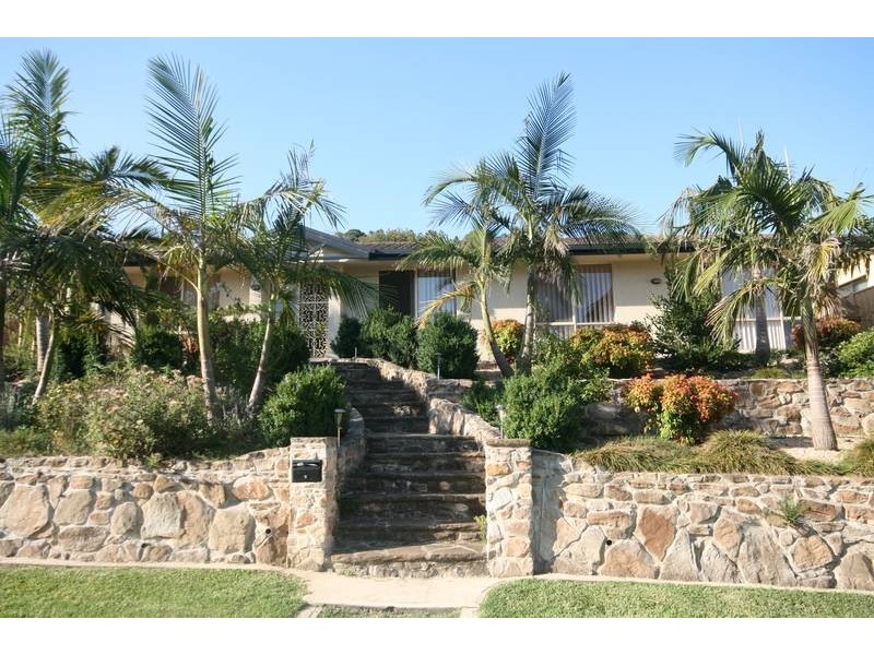 16 Sandalwood Rd, Farmborough Heights NSW 2526