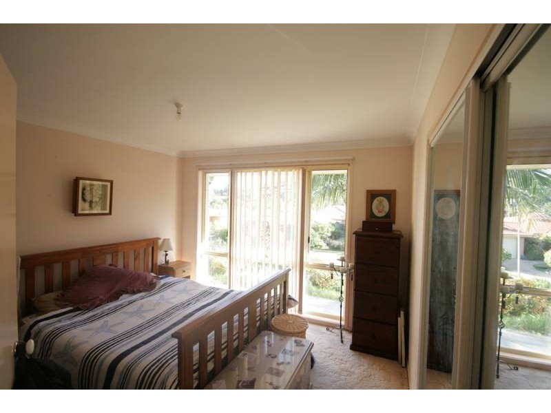 16 Sandalwood Rd, Farmborough Heights NSW 2526