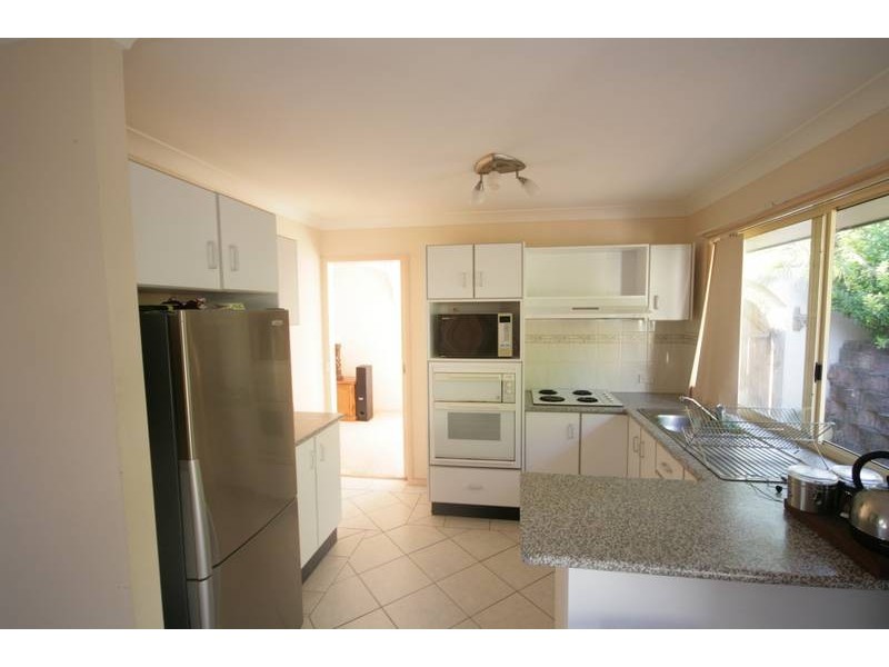 16 Sandalwood Rd, Farmborough Heights NSW 2526