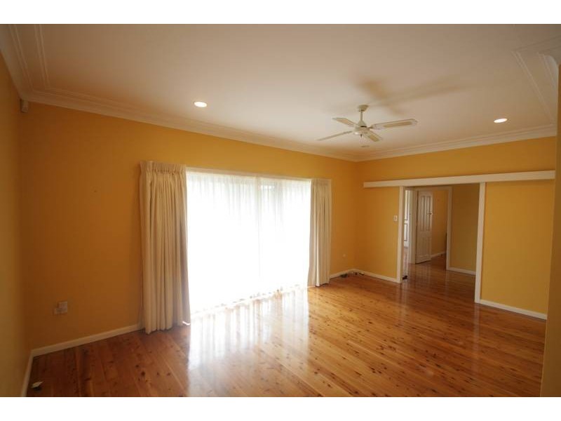 28 Stanley Ave, Farmborough Heights NSW 2526