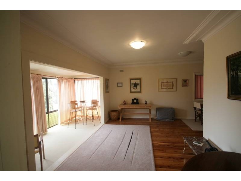 4 Grand View Parade, Lake Heights NSW 2502