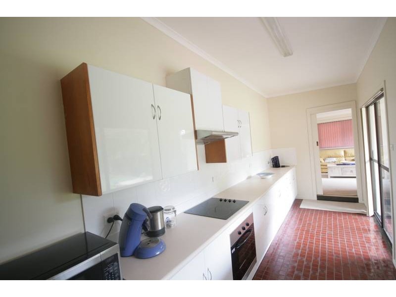 4 Grand View Parade, Lake Heights NSW 2502