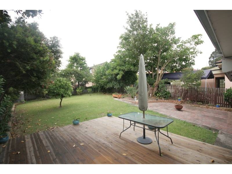 4 Grand View Parade, Lake Heights NSW 2502