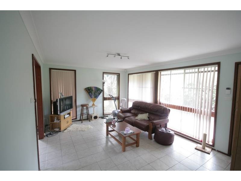 11 Gerard Ave, Farmborough Heights NSW 2526