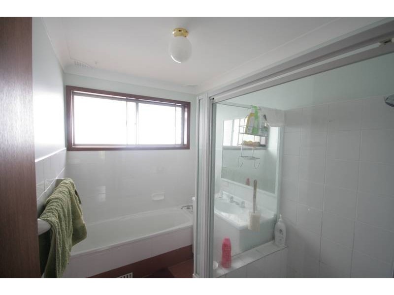 11 Gerard Ave, Farmborough Heights NSW 2526