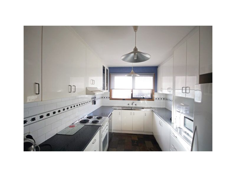 19 Lochview Ave, Farmborough Heights NSW 2526