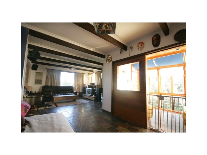 19 Lochview Ave, Farmborough Heights NSW 2526