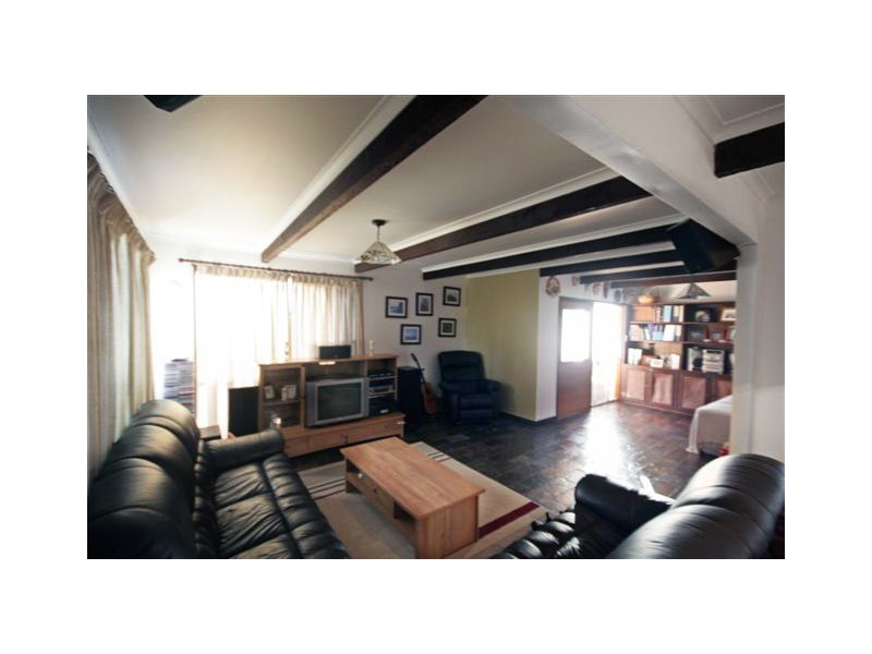 19 Lochview Ave, Farmborough Heights NSW 2526